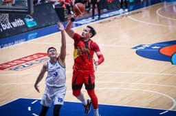 Fajardo Shines with 'Import' Performance as Beermen Edge FiberXers - News