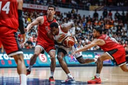 Johnson Leads Rain or Shine Comeback, Shocks Ginebra in Game 1 - News