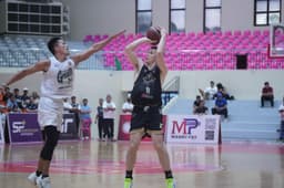Wilson's 33 Points Propel Steel Past Greats in 80-75 Victory - News