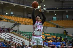 Sparks Shine Early, Cruise Past Queenpin - News