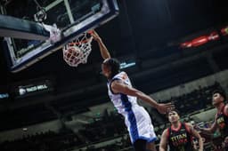 Meralco Bolts Bounce Back with 118-105 Win Over Titan Ultra in PBA Commissioner’s Cup - News