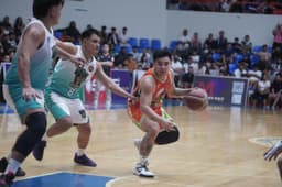 Batang Kankaloo Take Sole Lead, Weavers Dominate in Big Wins - News