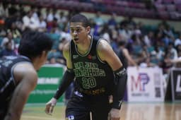 Phillips Impresses in Knights Debut, Dominates Cebu - News