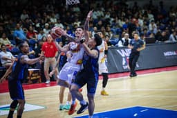 Elasto Painters clinch top spot with win over Bolts despite import absence - News
