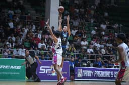 Risers Dominate Kuyas, Remain Tied at the Top - News