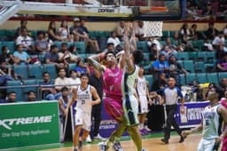 Voyagers pull away late to beat Kuyas, snap losing skid - News