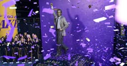 Legendary Coach Pat Riley Immortalized with Bronze Statue in Los Angeles - News