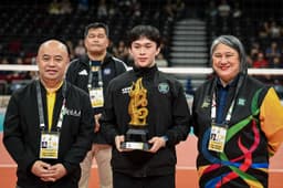 Ybañez reclaims throne, wins third UAAP MVP award - News