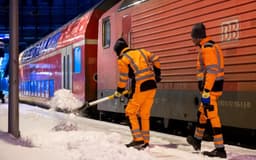 Leverkusen's Bundesliga game at Hamburg postponed over stadium roof concerns - News