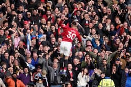 EPL scores: Man United flying high after 2-1 win against Crystal Palace. Arsenal hosts Chelsea - News