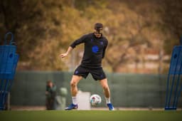 Robert Lewandowski Ready to Return With Barcelona as the Masked Goalscorer Against Athletic Bilbao in la Liga - News